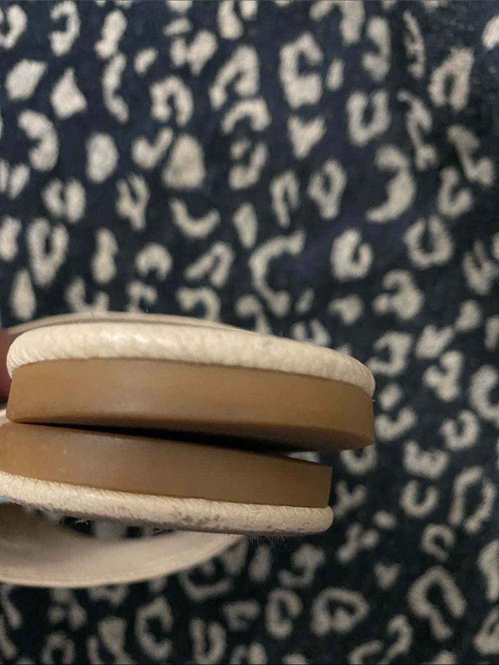 Tory Burch Beige Logo Thong Sandals with Gold Emblem - Picture 9 of 9